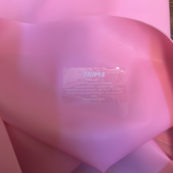 SKIMS Latex Mini Skirt in Neon Blush NEW - Picture 12 of 15